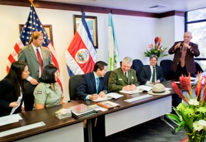 Costa Rica SINAC Executive Director Rafael Guitiérrez and Christopher Stein, superintendent of the St. Croix National Scenic Riverway, sign a "sister park arrangement" between parks and protected areas of the Osa Conservation Area and Upper Midwest (NPS photo)