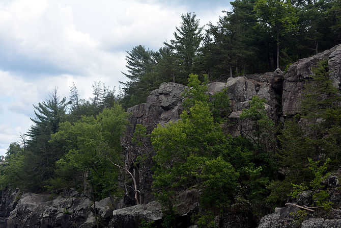 Interstate Park cliffs (Photo by Mikah Meyer)