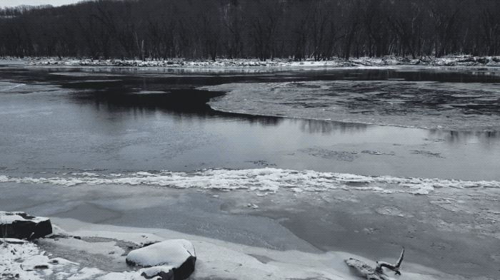 River Bum Log: St. Croix freezing over as winter comes to the watershed 2017-12-07 12_12_03